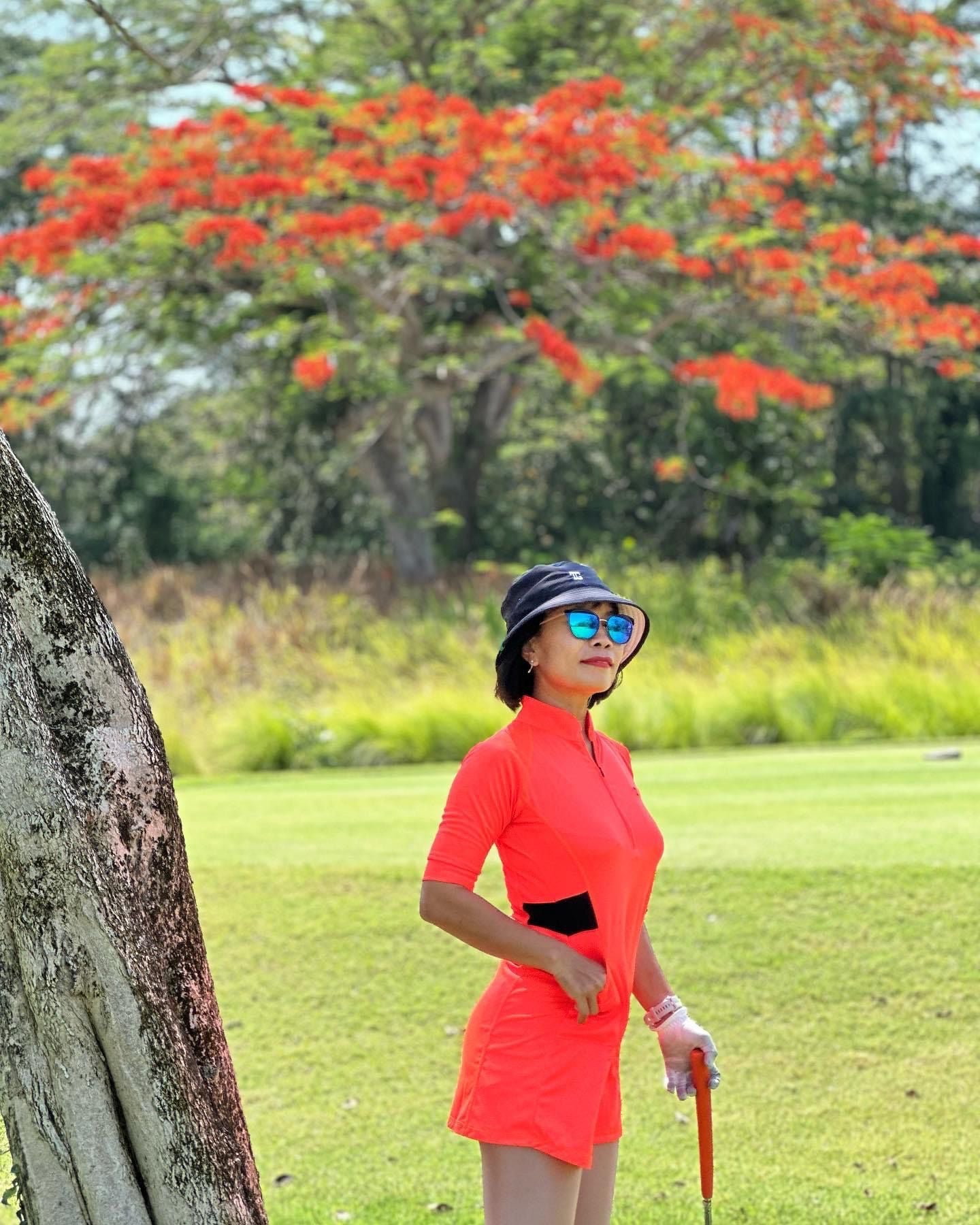 GD-030 || Golf Dress Bright Orange with Half Length Sleeve and Black Trim w/ V-Neck Zip Fastened