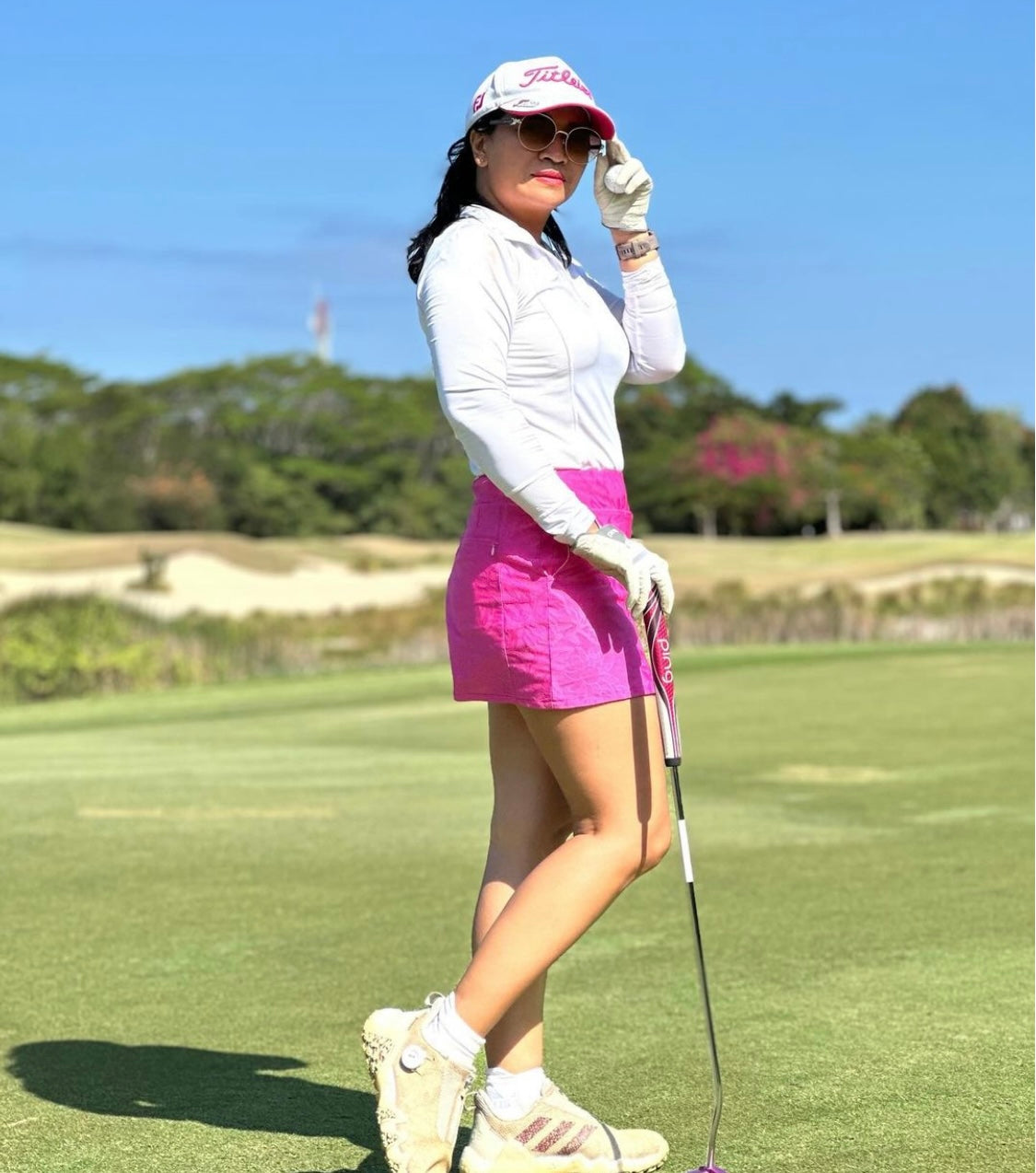 LT-121 || Ladies top plain white longsleeve mandarin neck with front zip fastening underarm and lower sleeve panels dryfit with exposed overlock stitching