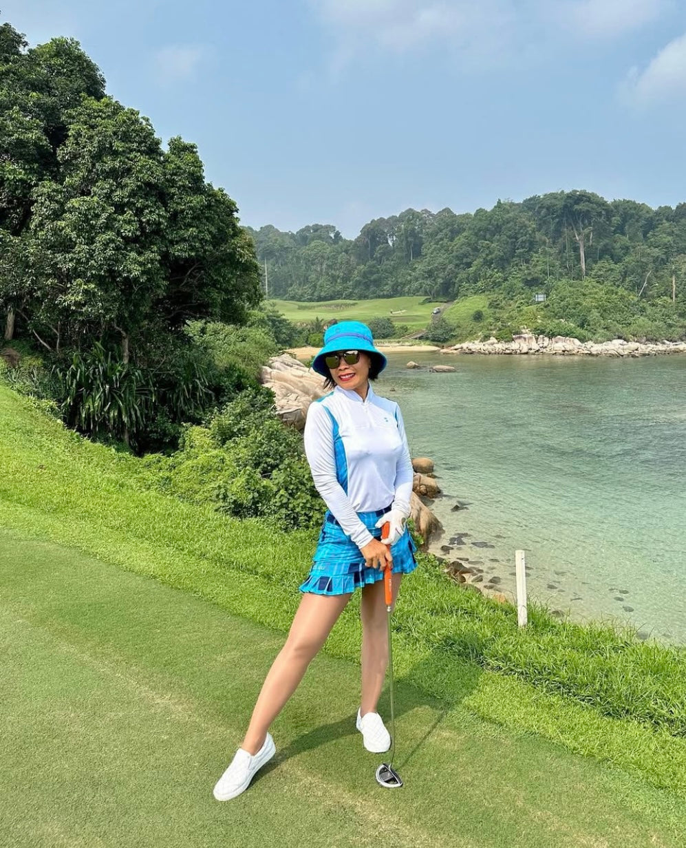 LGS-020D || Golf Set – Top White Long Sleeve Mandarin / Vee Neck Zip Fastened Mid Blue Tartan Breathable Side & Shoulder Panels with Mid and Dark Blue Tartan Skirt Button Waist Fastening Two Front & One Rear Pockets Contoured Pleated Short Hem