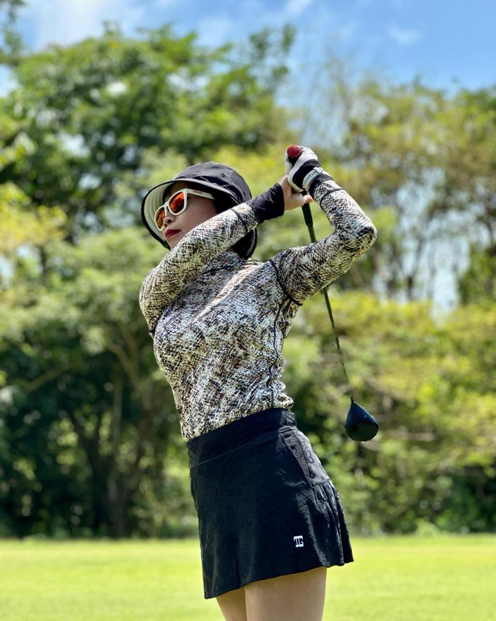 LT-117H || Ladies top long sleeve soft feel cream and black modern batik with white trim