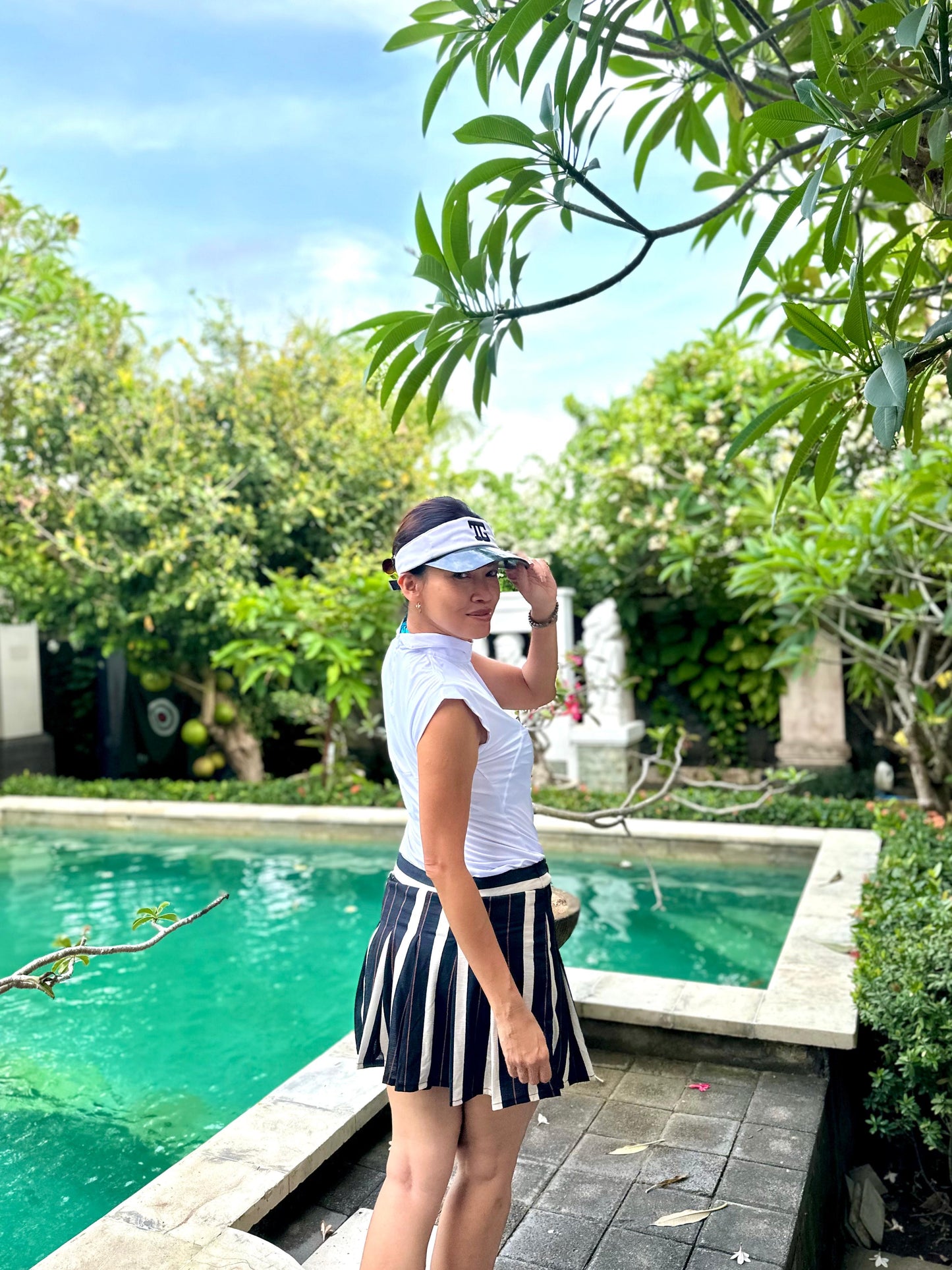 LS-083D || Skirt black, white and red vertical stripes side button waist fastening large knife pleated