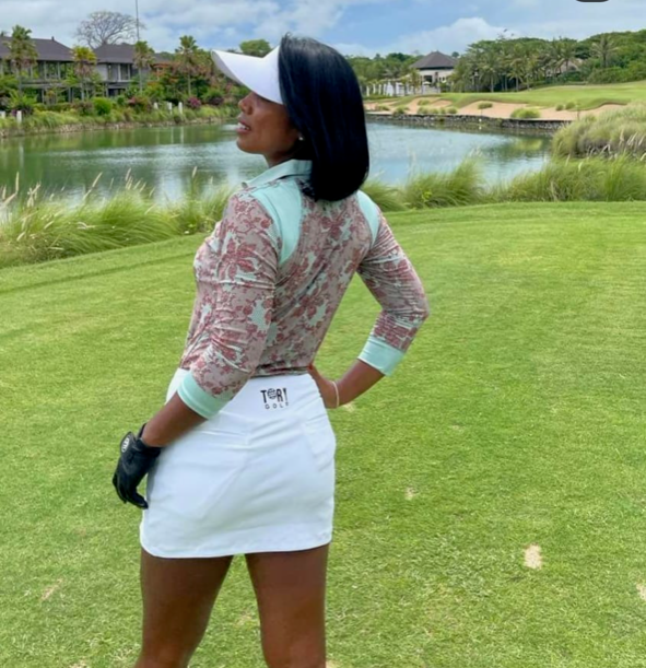 LT-090B || Ladies Top Pale Green and Brown Flower Pattern & Pale Green Trim 3/4 Sleeves and Snap Pearl Buttons