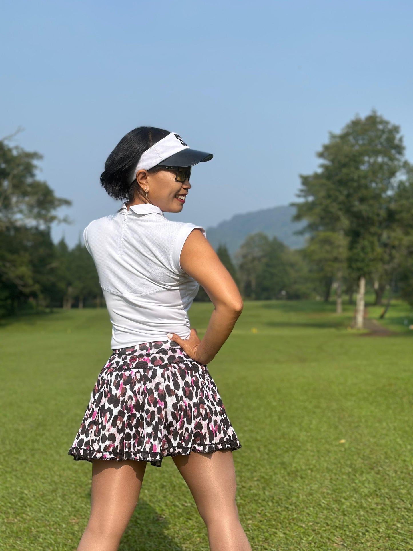LS-085G || Skirt pink and black leopard motif and off white with 2 Stright cut front pocket and all-around swing pleats