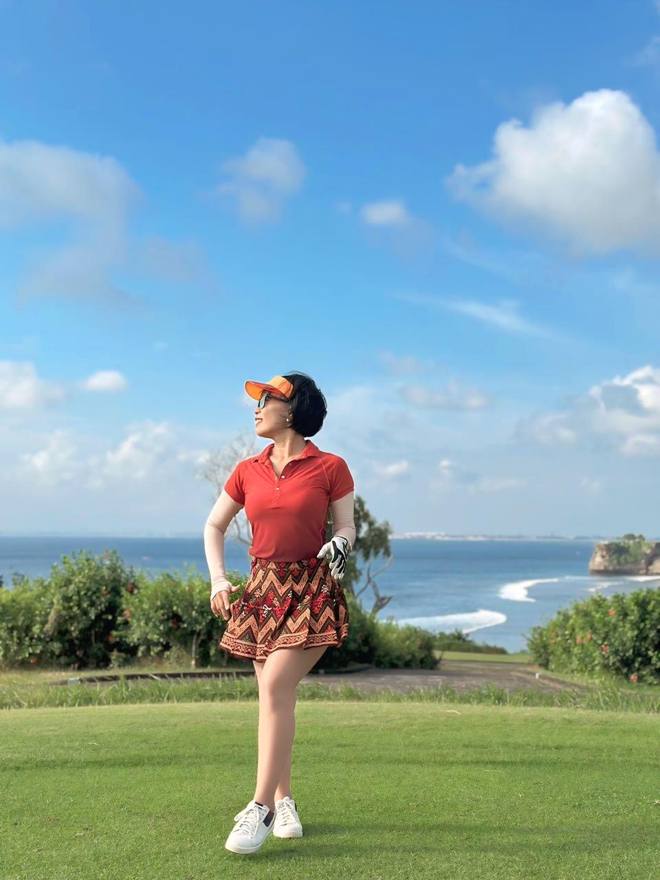 LT-138D || Ladies Top Short Sleeve Terracotta with Black Raspberry Gradation Color and Snap Pearl Buttons