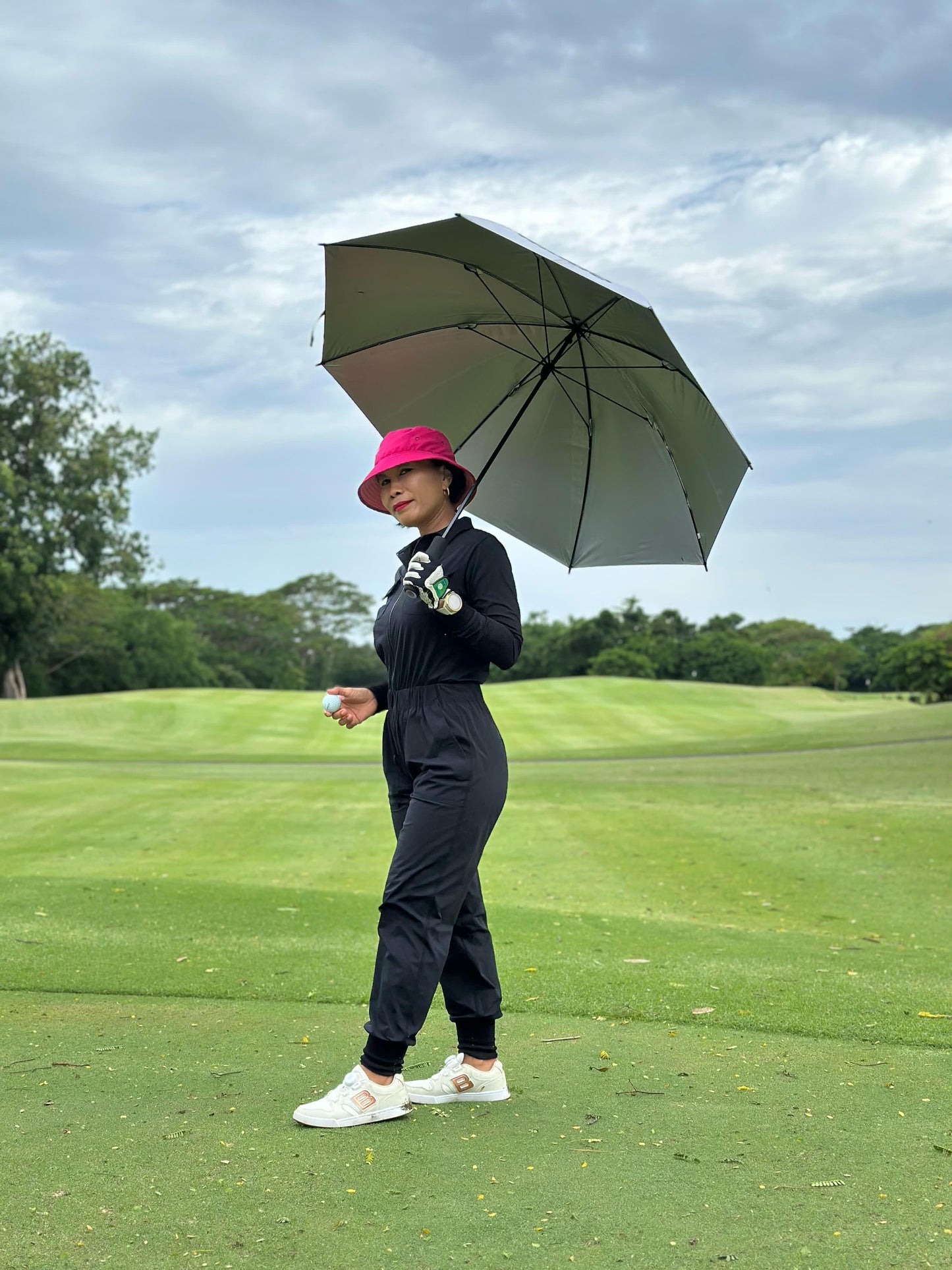 LJS-001 || Ladies Golf Jumpsuit Long Sleeve with Collar Neck Black Color and Long Pants, with a Zipper in Front and 2 Pockets on The Right and Left of The Chest and Elastic Band on The Waist