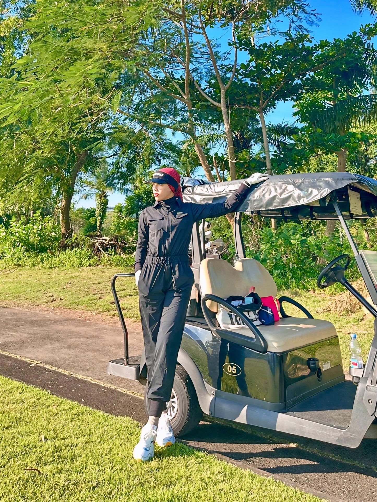 LJS-001 || Ladies Golf Jumpsuit Long Sleeve with Collar Neck Black Color and Long Pants, with a Zipper in Front and 2 Pockets on The Right and Left of The Chest and Elastic Band on The Waist