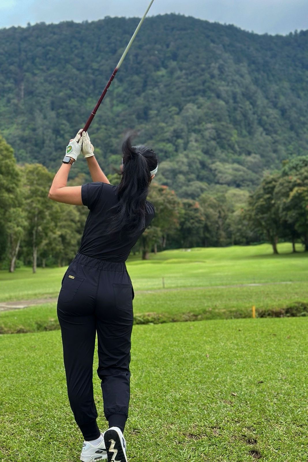 LJS-002 || Ladies Golf Jumpsuit Short Sleeve with Collar Neck Black Color and Long Pants, with a Zipper in Front and 2 Pockets on The Right and Left of The Chest and Elastic Band on The Waist