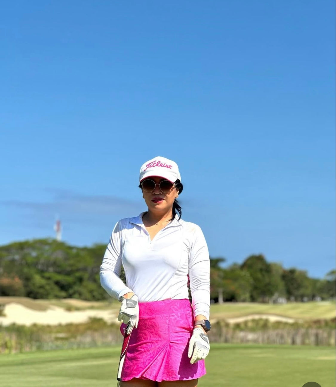 LT-121 || Ladies top plain white longsleeve mandarin neck with front zip fastening underarm and lower sleeve panels dryfit with exposed overlock stitching