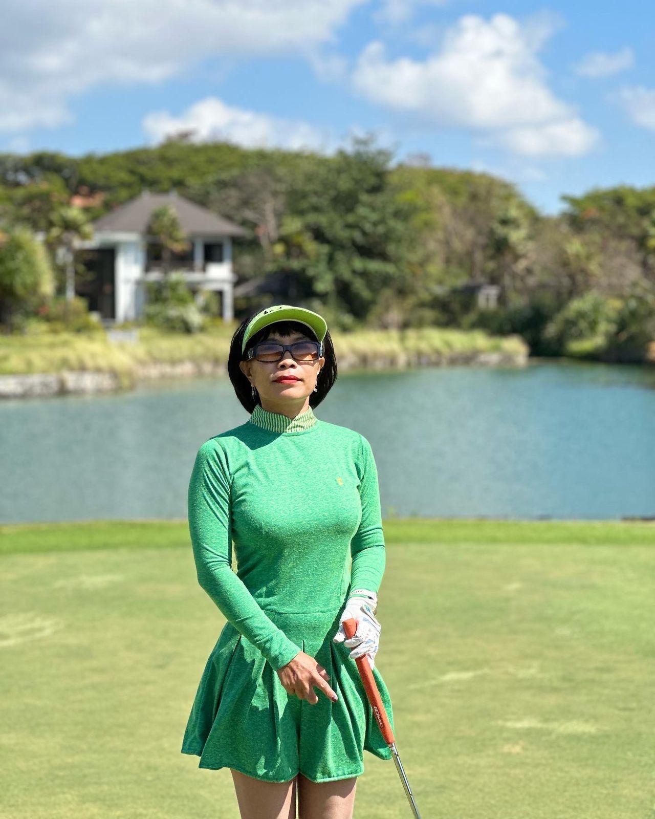 GD-028C || Golf Dress Green with Yellow Fleck Short Sleeve Mandarin Neck with Fleck Green and White Diagonal Stripes Collar Trim 1 Side Pockets 1/3 Lower Pleated / Swing Section