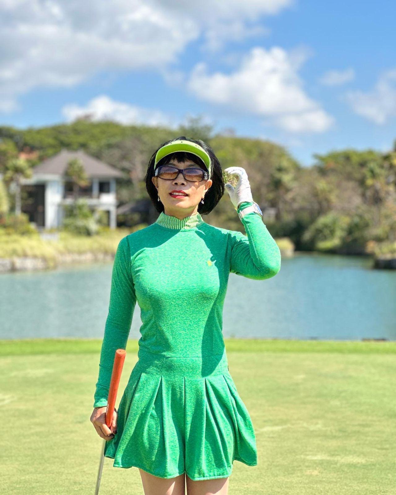 GD-028C || Golf Dress Green with Yellow Fleck Short Sleeve Mandarin Neck with Fleck Green and White Diagonal Stripes Collar Trim 1 Side Pockets 1/3 Lower Pleated / Swing Section