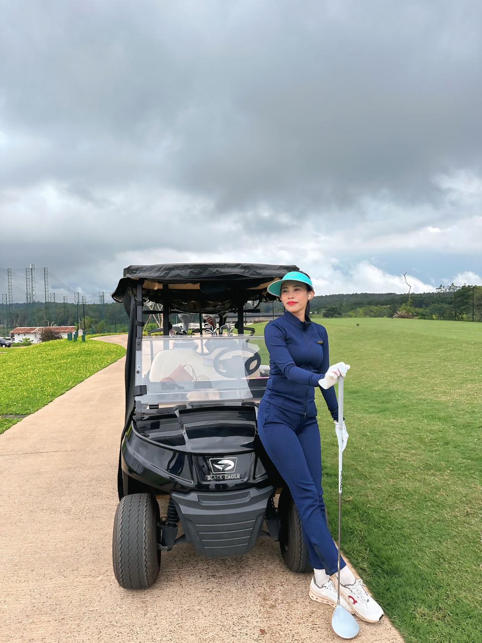 LGS-024 || Golf Set - Navy Color Long Sleeve and Mock Neck Top with a Black Double Sliders Zipper, Polyester with Embossed Fabric and Navy Straight Slim Fit Trousers with Belt Loop at the Waist