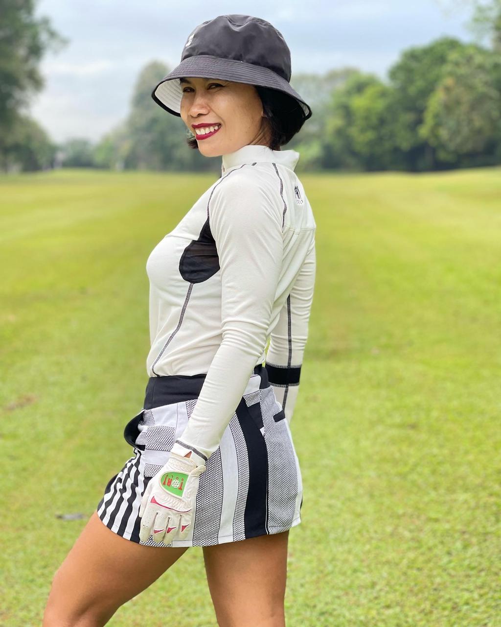 LS-066 || Ladies Skirt Black and White Vert Stripe with Small Horizontal at Sides 1 Rear Pocket